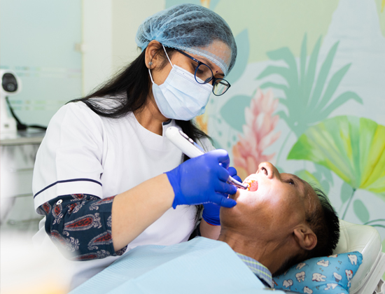 Best dentist in east delhi